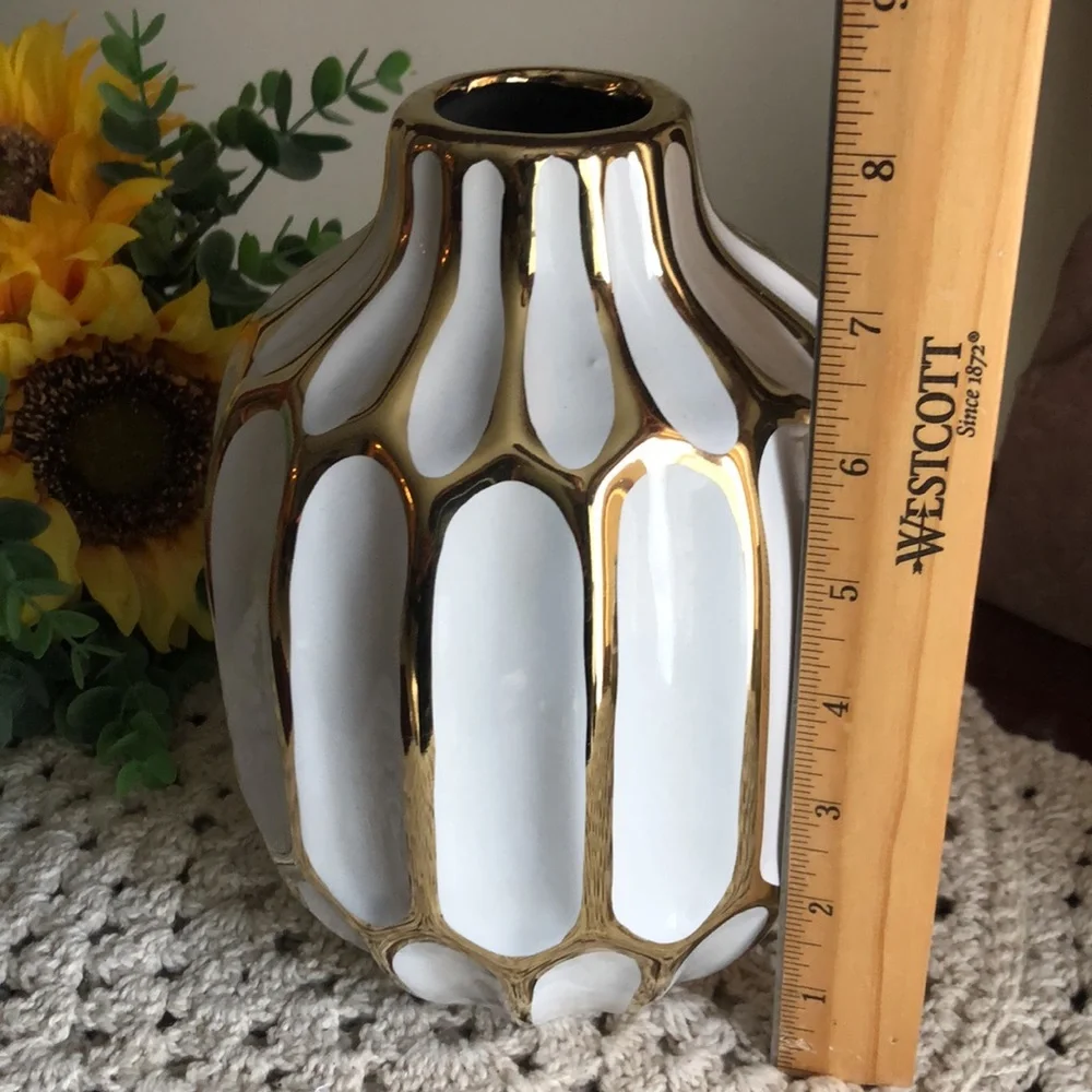 Elegant White and Gold Ceramic Decorative Vase